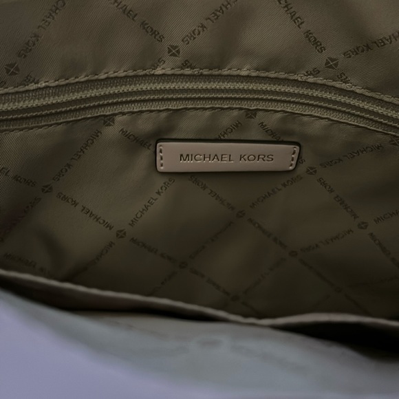 Michael Kors KENLY LARGE LOGO TOTE BAG - Picture 6 of 8